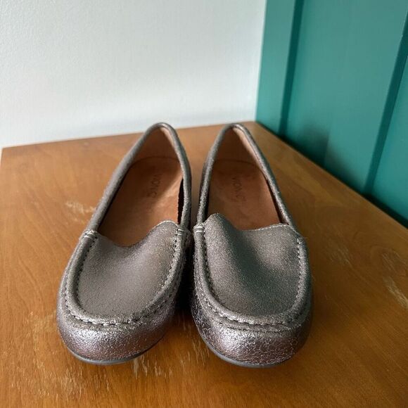 Vionic Women’s Debbie Metallic Pewter Leather Slip on Driving Loafer - Picture 3 of 11